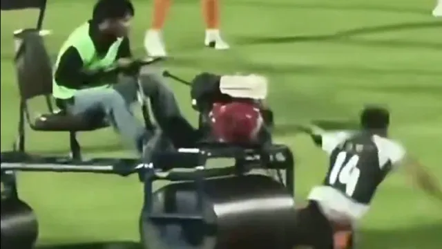 jogador-ingles-e-atropelado-em-pleno-gramado;-imagens-chocam