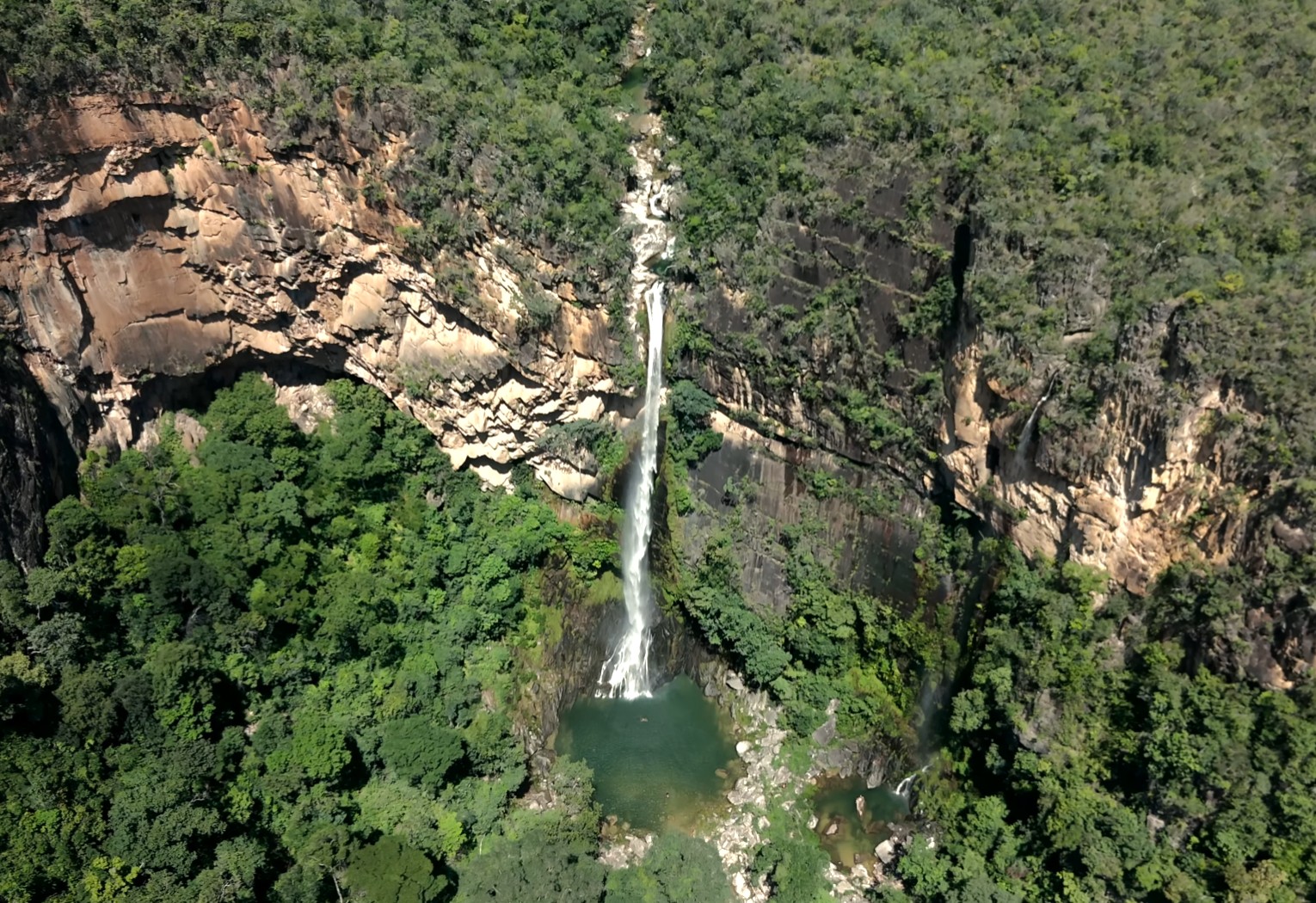 acesso-a-cachoeira-paradisiaca-no-to-vira-disputa-judicial-apos-estrada-ser-bloqueada