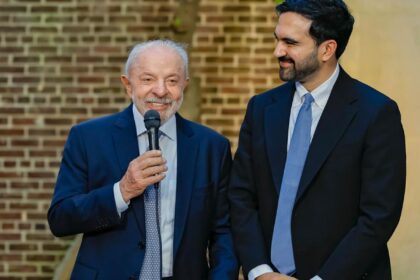 nos-eua,-lula-se-reune-com-prefeito-de-nova-york-e-presidente-uruguaio