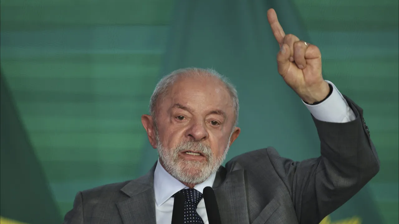 nos-eua,-lula-volta-a-chamar-trump-de-imperador-e-critica-ataques-a-soberania