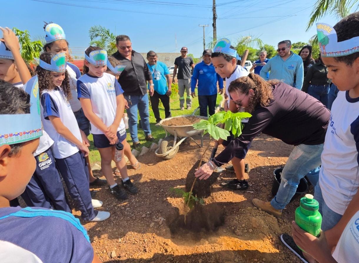 prefeitura-de-gurupi-promove-plantio-de-arvores-em-acao-conjunta-pelo-dia-da-arvore