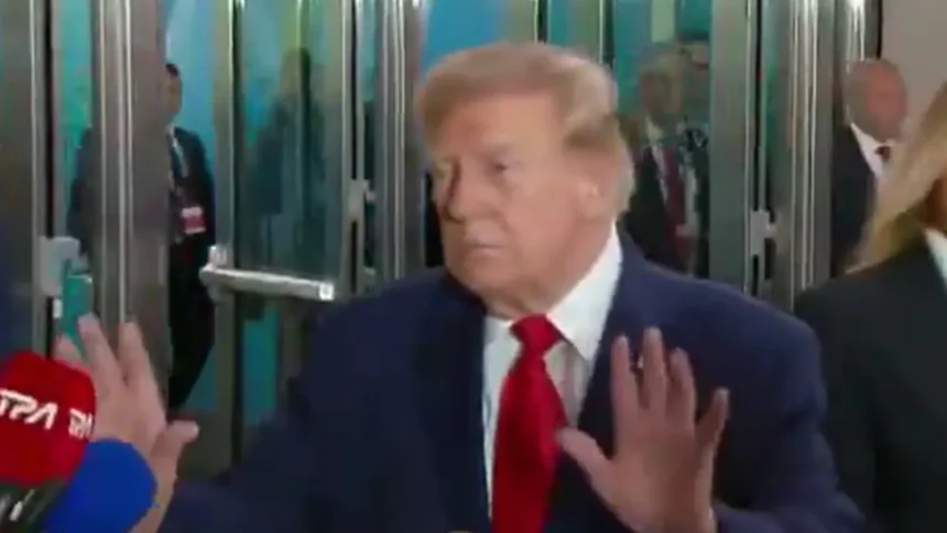 donald-trump-repreende-reporter-da-cnn:-“nao-deveria-estar-aqui”