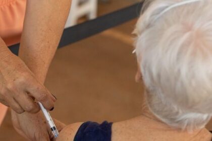 araguaina-inicia-vacinacao-com-pneumo-20-para-idosos-a-partir-de-85-anos