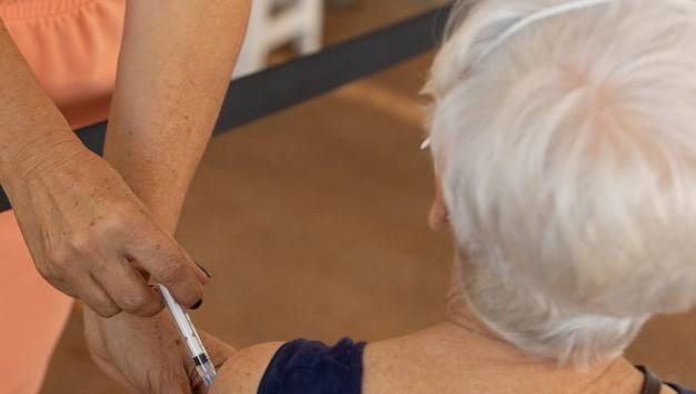 araguaina-inicia-vacinacao-com-pneumo-20-para-idosos-a-partir-de-85-anos