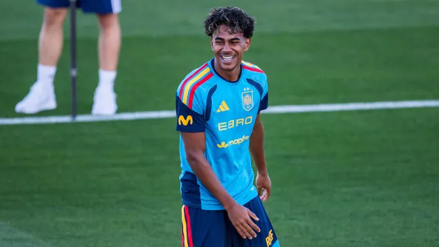 yamal-mira-bola-de-ouro-e-meta-ambiciosa:-‘quero-ganhar-mais-cinco”