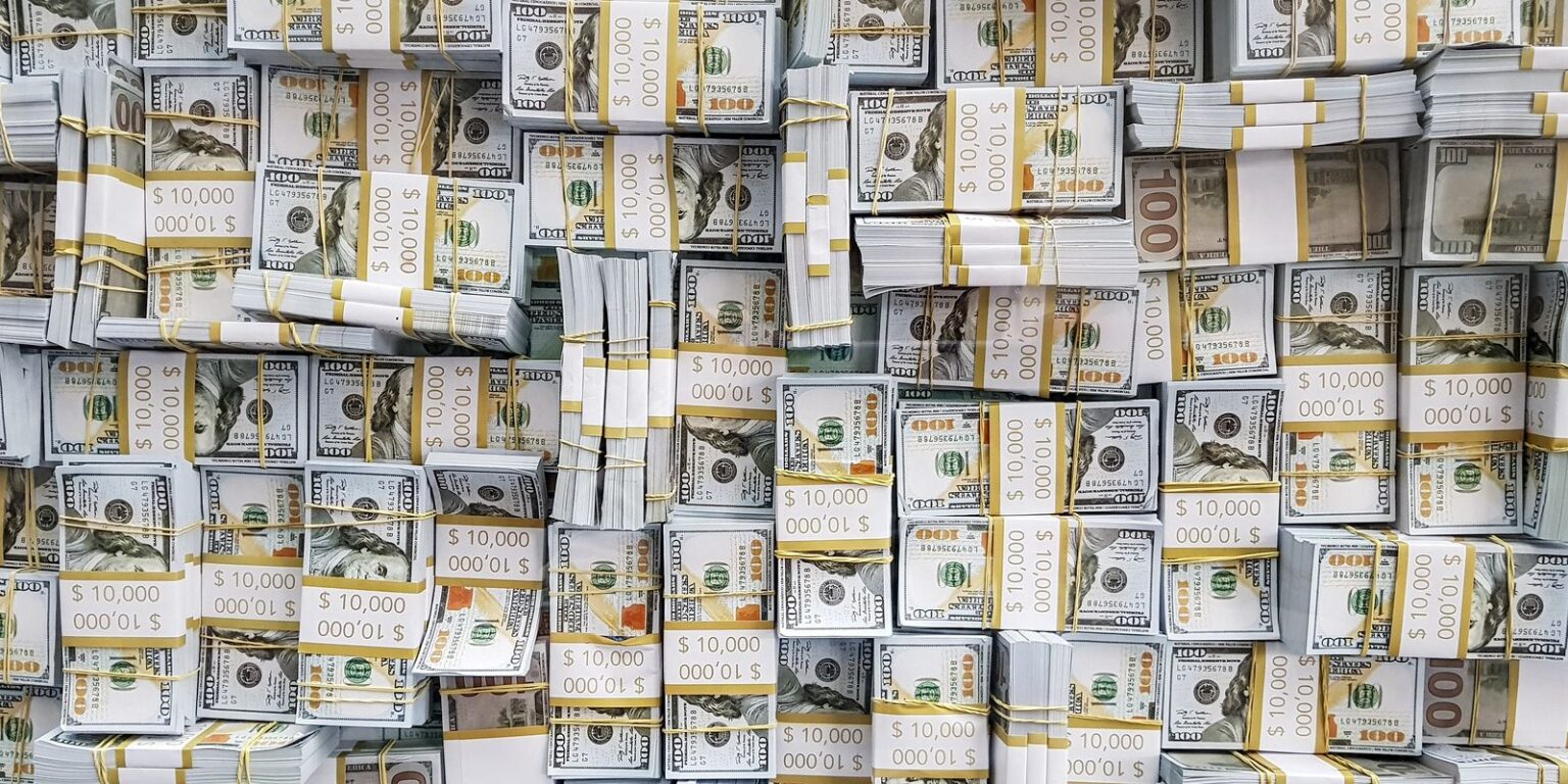 com-pessimismo-externo,-dolar-sobe-0,47%-e-aproxima-se-de-r$-5,20