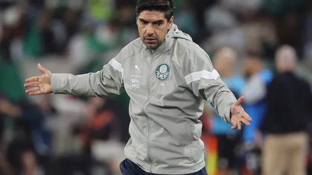 abel-e-empurrado-do-palmeiras-para-o-sporting:-“pago-e-levo-algemado”