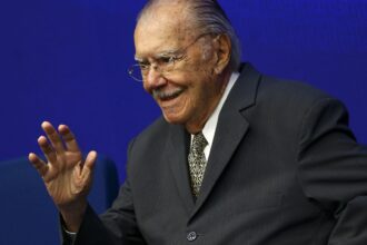 sarney-e-internado-no-sirio-libanes-para-tratar-pneumonia