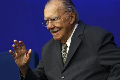 sarney-e-internado-no-sirio-libanes-para-tratar-pneumonia
