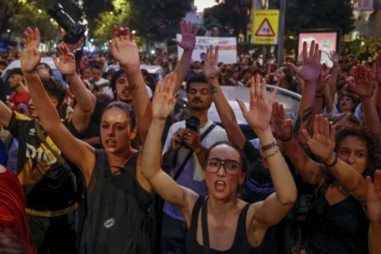 despejo-de-idosa-em-madrid-leva-milhares-as-ruas:-“tragedia-social”
