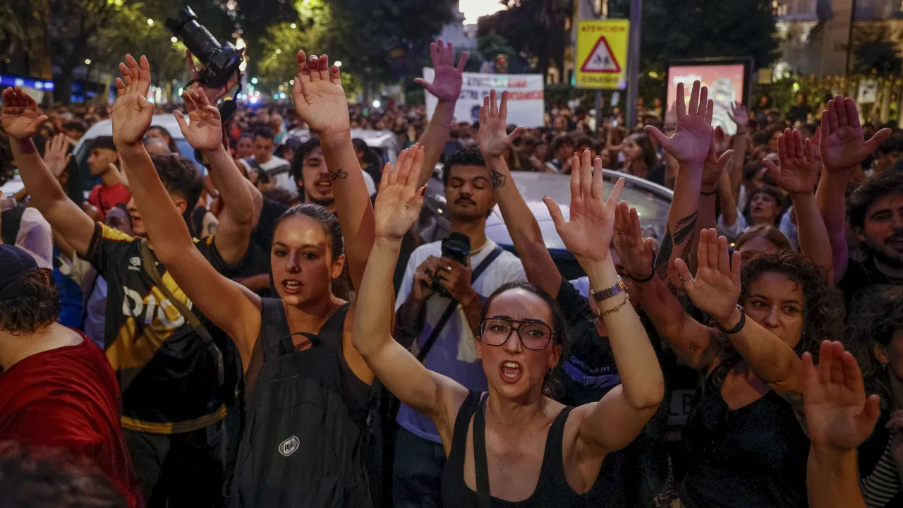 despejo-de-idosa-em-madrid-leva-milhares-as-ruas:-“tragedia-social”