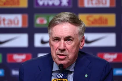 ancelotti-testa-raphinha-como-falso-9-e-faz-mudancas-em-treino-da-selecao