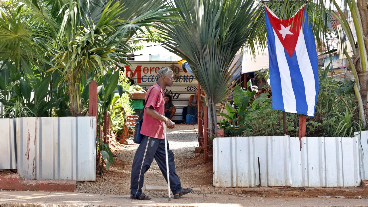 china-garante-que-continuara-a-apoiar-cuba-apos-pedir-fim-do-bloqueio