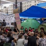 protestos-em-madri-entram-no-3o-dia-apos-despejo-de-aposentada