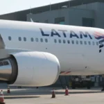 crianca-tem-dedo-gravemente-ferido-em-cinto-de-seguranca-em-voo-da-latam