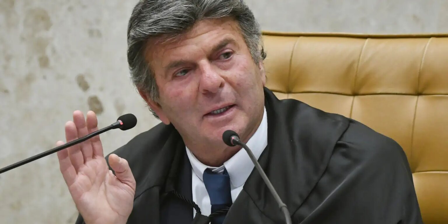 fux-suspende-decisao-de-dino-que-restabelecia-posts-de-nossa-senhora