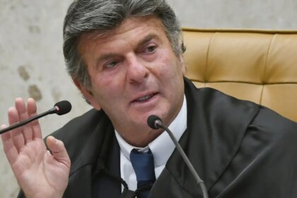 fux-suspende-decisao-de-dino-que-restabelecia-posts-de-nossa-senhora