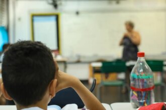 investimento-por-aluno-no-brasil-e-de-1/3-da-media-dos-paises-da-ocde