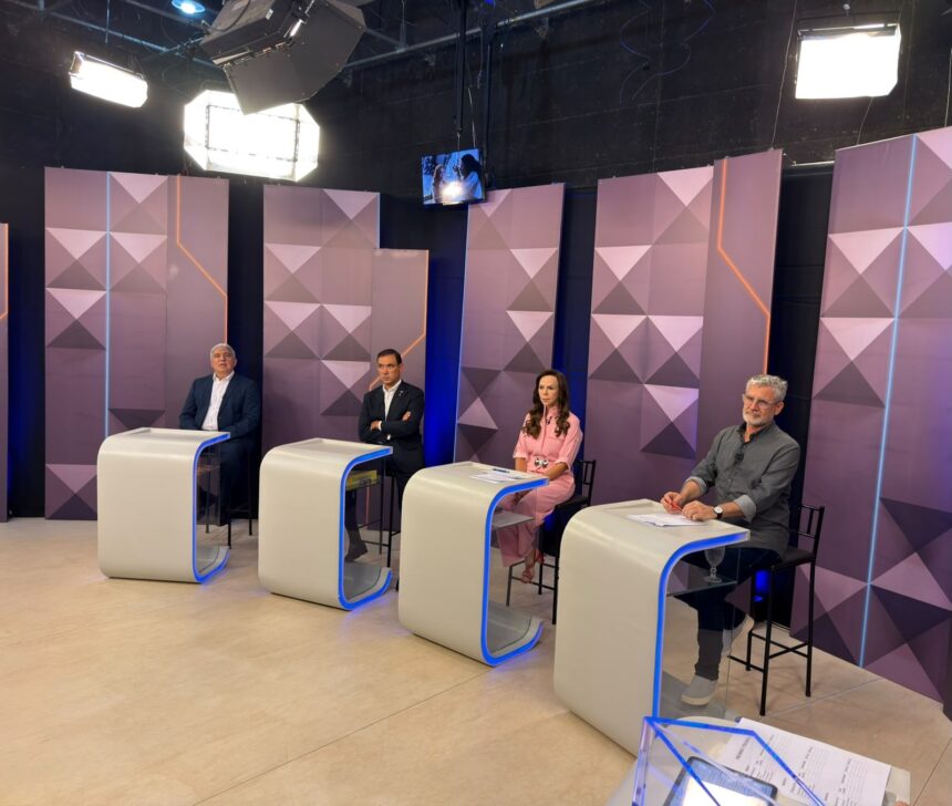 debate-ao-governo-do-to-e-marcado-por-confrontos-e-propostas-para-saude,-seguranca-e-combate-a-corrupcao