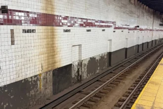 homem-morre-apos-sacola-ficar-presa-na-porta-do-metro-em-nova-york