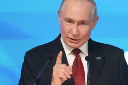 putin-ameaca-utilizar-“todo-o-arsenal”-em-caso-de-ataque-em-kaliningrado