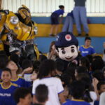 mascote-samuzito-leva-orientacoes-sobre-primeiros-socorros-e-seguranca-no-transito-a-estudantes