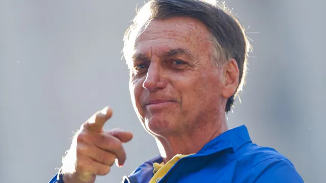 bolsonaro-tenta-eleger-tres-filhos,-dois-cunhados,-irmao,-atual-e-ex-mulher