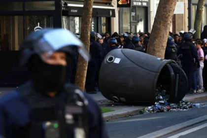 jovem-de-15-anos-perde-a-mao-em-explosao-durante-protestos-em-franca