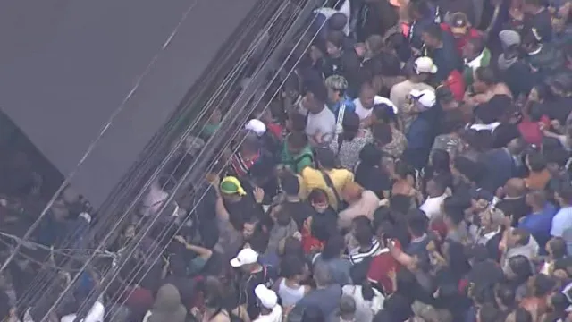 inauguracao-de-loja-popular-causa-tumulto-e-fecha-vias-no-bras,-em-sp