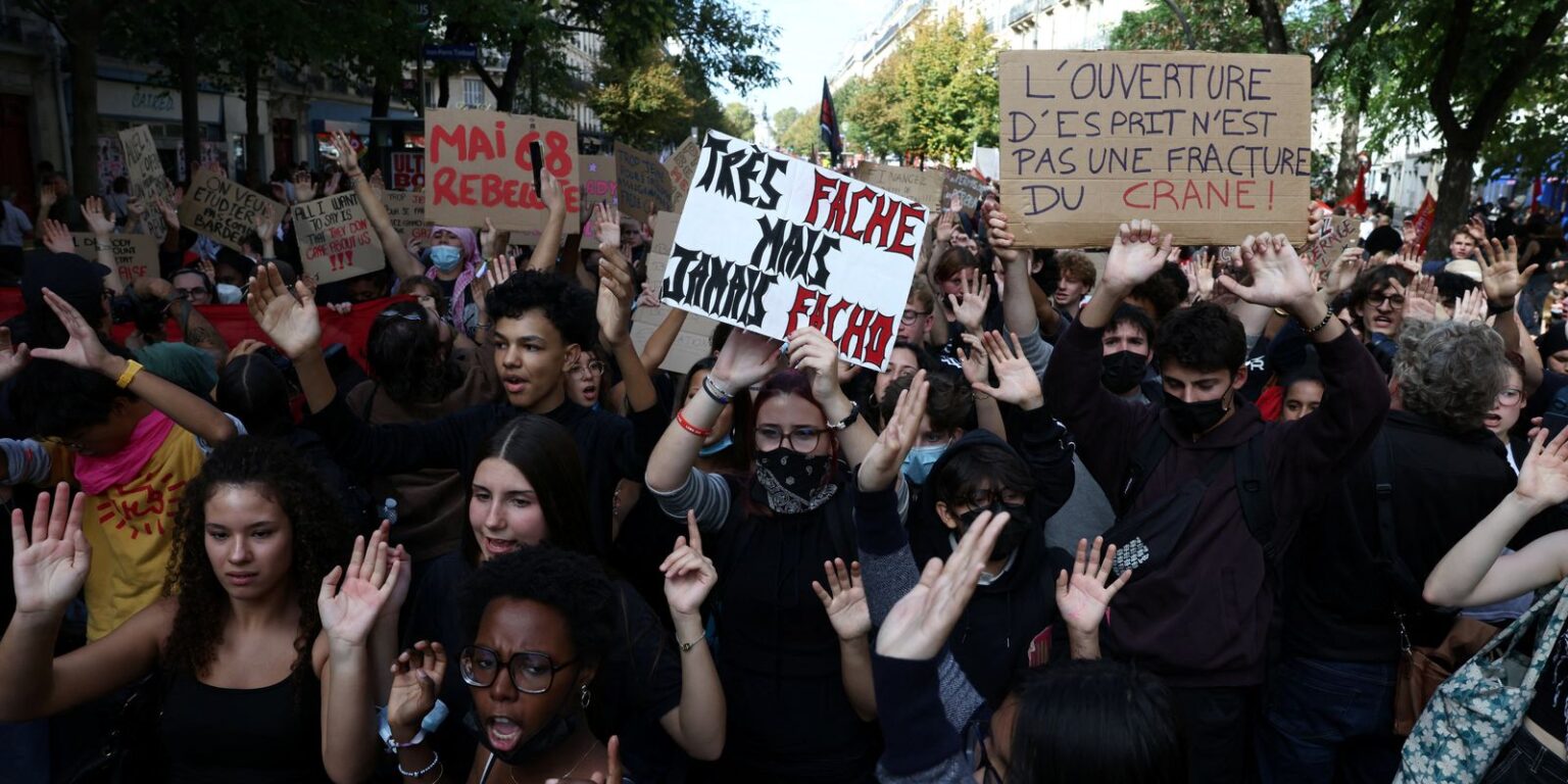 alunos-e-professores-protestam-na-franca-no-maior-dia-de-mobilizacao