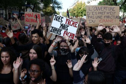 alunos-e-professores-protestam-na-franca-no-maior-dia-de-mobilizacao