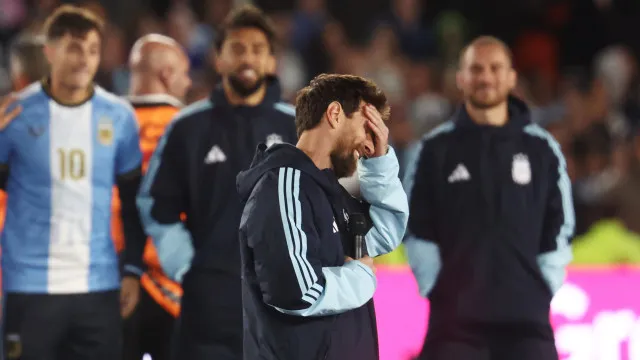 messi-da-adeus-a-argentina-sob-lagrimas-e-festa-no-monumental