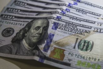 dolar-volta-a-r$-5-com-ambiente-externo-e-ajuste-pos-eleitoral