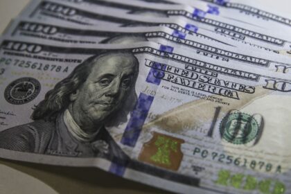 dolar-volta-a-r$-5-com-ambiente-externo-e-ajuste-pos-eleitoral