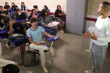 enem-2026:-inscrito-automaticamente-deve-escolher-idioma-da-prova