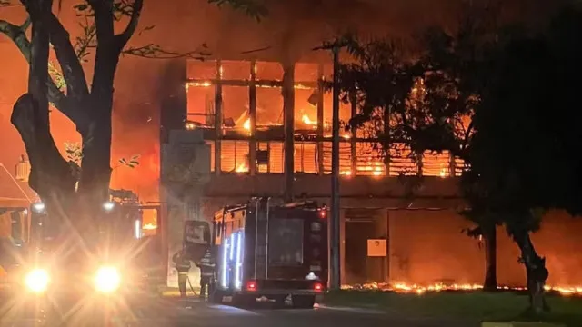 pf-suspende-pericia-em-predio-da-ufpe-que-pegou-fogo-apos-risco-estrutural
