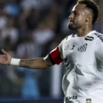 neymar-e-exaltado-por-jornal-apos-gols-em-santos-x-flamengo:-‘revoluciona-o-brasileirao’