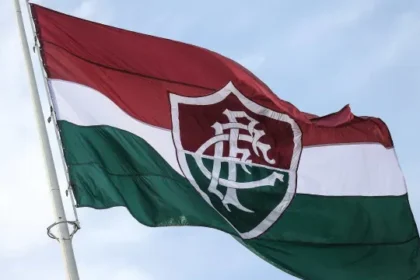 fluminense-se-une-ao-flamengo-e-vai-exibir-mensagem-pro-bets-em-classico