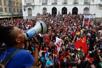 estudantes-fazem-atos-pelo-pais-em-apoio-a-lula