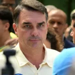 flavio-diz-que-o-pai-colocara-a-faixa-presidencial-nele-no-dia-da-posse