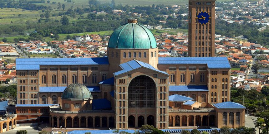 santuario-de-aparecida-tera-missas,-consagracao e-procissao-no-feriado
