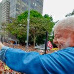 ato-pela-reeleicao-de-lula-leva-milhares-a-avenida-paulista