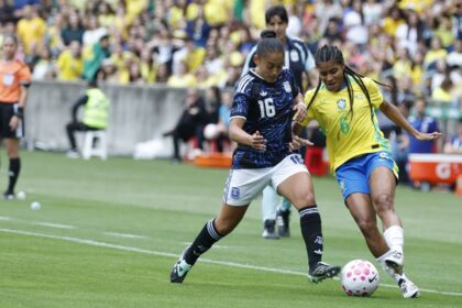 apos-cortes,-selecao-feminina-chega-a-recife-para-encarar-argentina