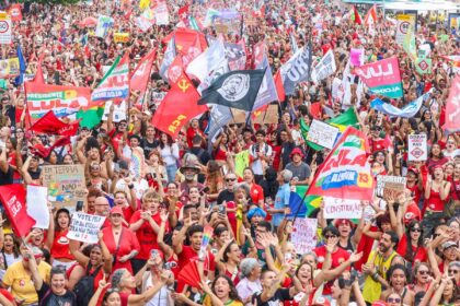 milhares-ocupam-copacabana-em-ato-pela-democracia-e-em-apoio-a-lula