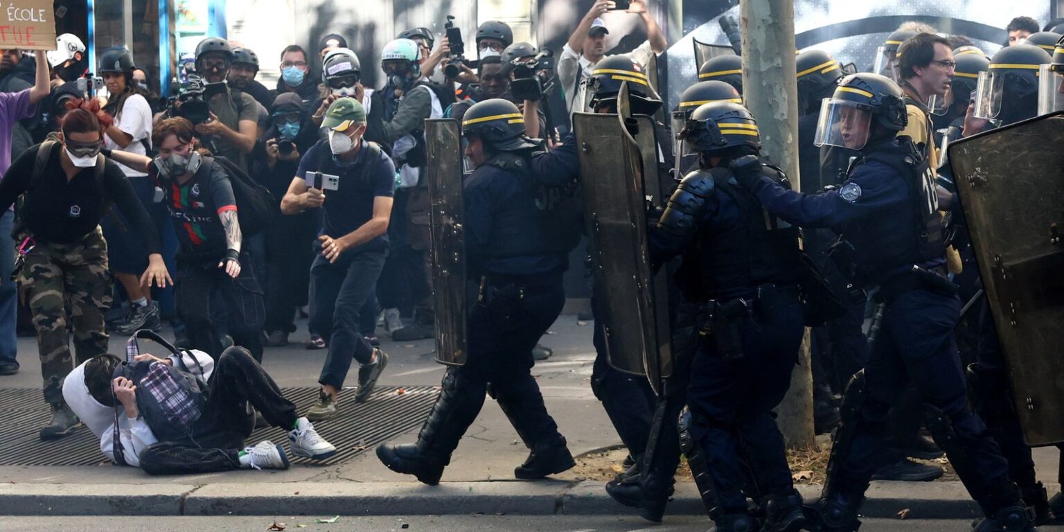 adolescentes-franceses-fazem-mais-um-dia-de-protestos-sobre-escolas