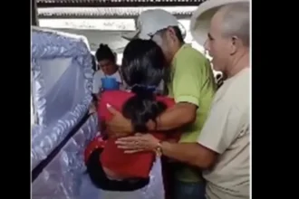 menina-de-15-anos-acorda-dentro-do-caixao-durante-o-proprio-velorio