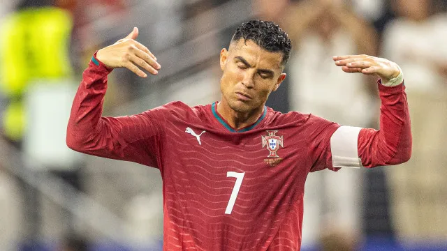 rio-ferdinand-defende-cristiano-ronaldo-e-acusa-jorge-jesus-de-mentir