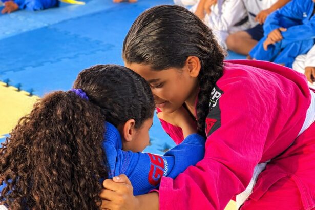 escola-de-palmas-oferece-aula-gratuita-de-defesa-pessoal-para-meninas