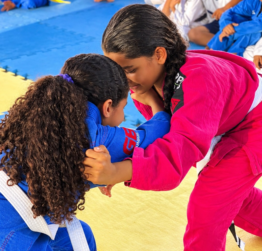 escola-de-palmas-oferece-aula-gratuita-de-defesa-pessoal-para-meninas