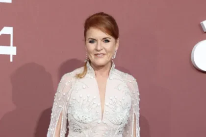 sarah-ferguson-perde-homenagem-em-hospital-apos-ligacao-com-epstein